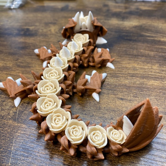 Rose chocolate valentines dragon - Picture 3 of 3